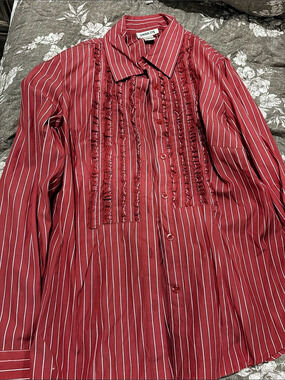 Harold's Striped Button Down in Red & White Size Medium